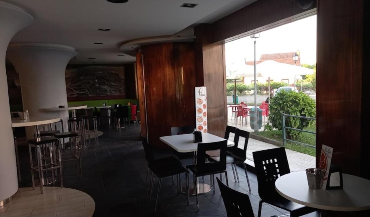 Albergue Cafeteria Rio Sar Padron Bagian luar foto